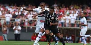 'Temos que esperar', diz ex-atacante do Manchester City sobre volta ao Corinthians