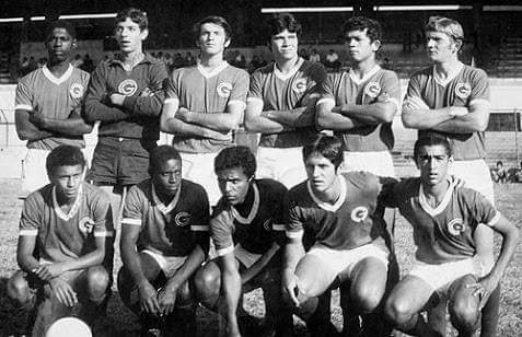 Diogo, 4º da esq. à dir., em pé