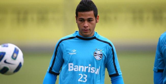 Paysandu desmente saída de lateral ex-Ponte Preta e Grêmio: ‘Fake’