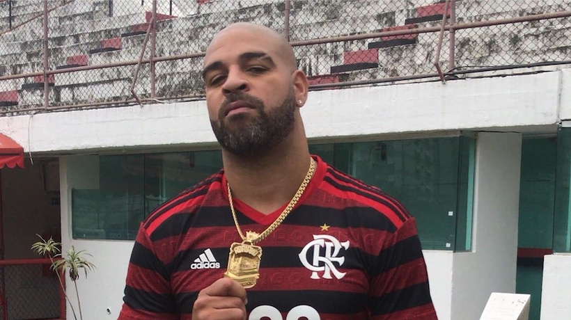 “Xô, vírus!”. Adriano Imperador faz doações para a comunidade em que nasceu