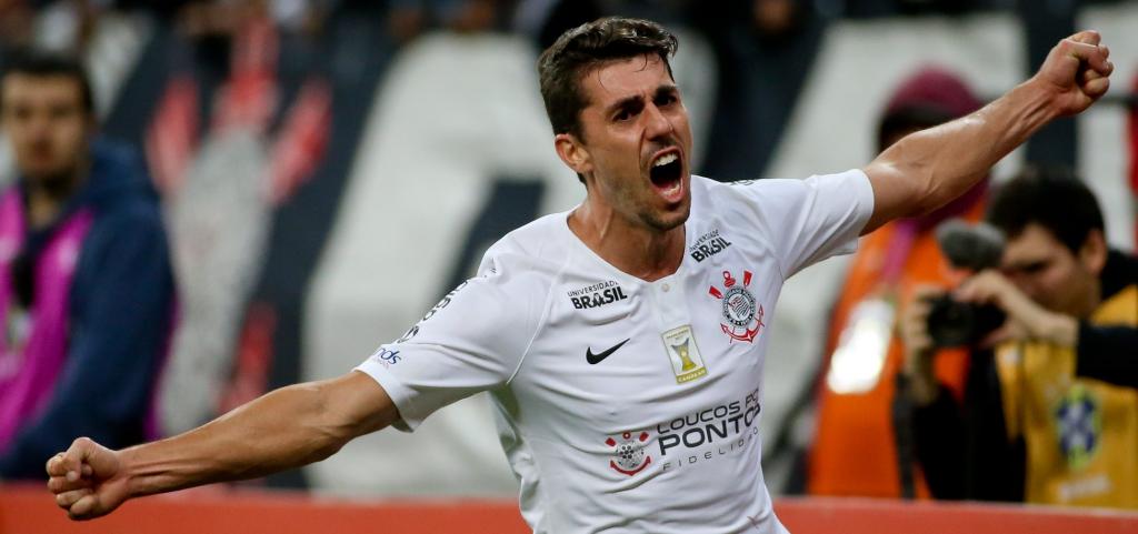 Avelar diz que desempenho corintiano ‘não é digno’ e critica jogos sem torcida