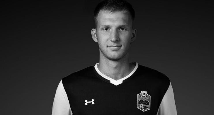 Luto! Jogador de 22 anos morre durante sessão de treino individual