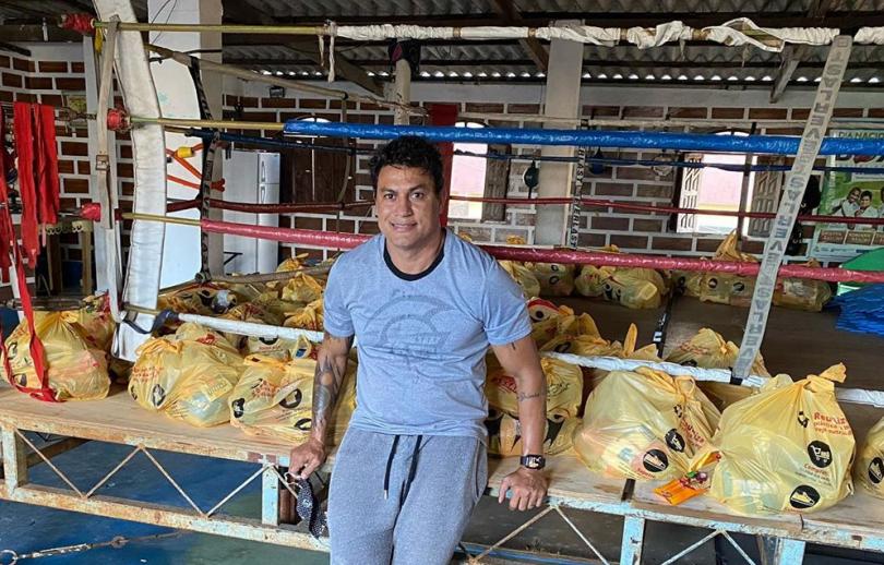 Popó distribui três toneladas de alimentos por 20 bairros de Salvador