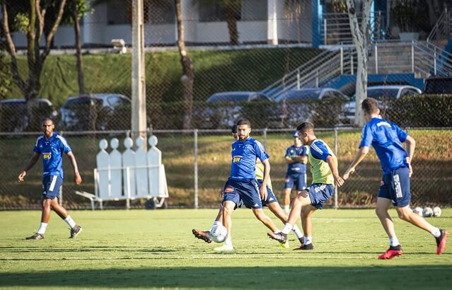 Cruzeiro atrasa salários dos jogadores e “culpa” pandemia do coronavírus