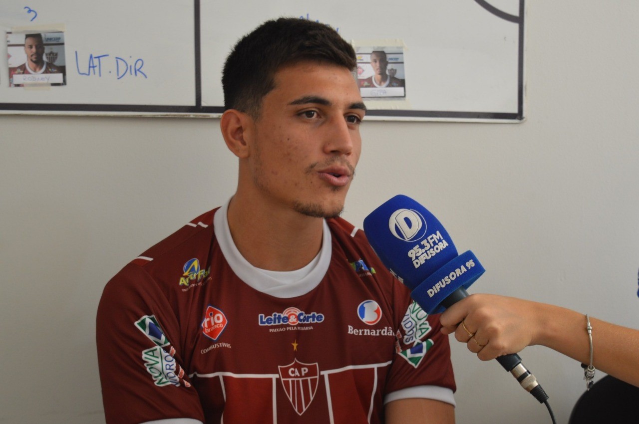 Sampaio Corrêa leva a melhor sobre Criciúma e Figueirense e acerta com volante Léo Costa