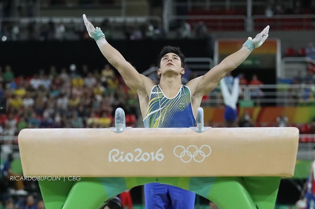 Arthur Nory e mais 13 campeões pan-americanos homenageiam profissionais da saúde