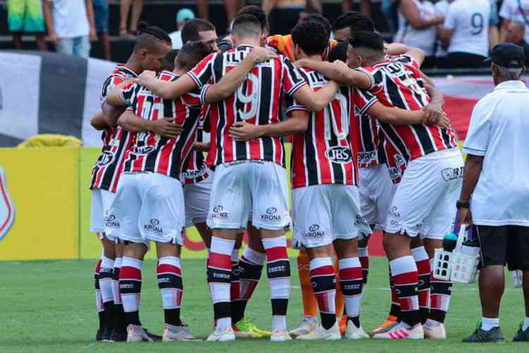 Pernambucano: Elenco do Santa Cruz entra em acordo por redução de 30% do salário