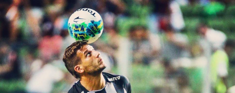 Tem a força? He-Man conta que já precisou sair escondido do Pacaembu