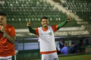 Lateral-esquerdo do Guarani faz balanço de quarentena: 'Cuidando do corpo'