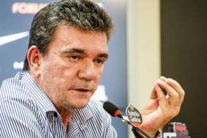 Andrés rebate declarações de treinador e ironiza: 'Devia estar no Barcelona'