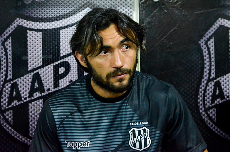 Lateral ou atacante? João Brigatti opina sobre posição de Apodi na Ponte Preta