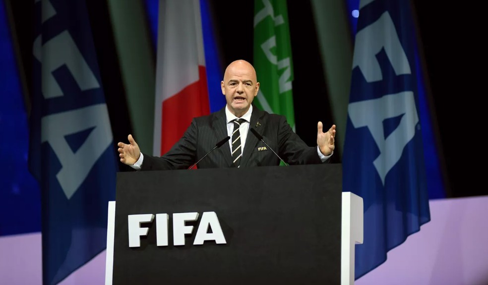 Fifa anuncia liberação de R$ 817 milhões para ajudar federações ao redor do mundo