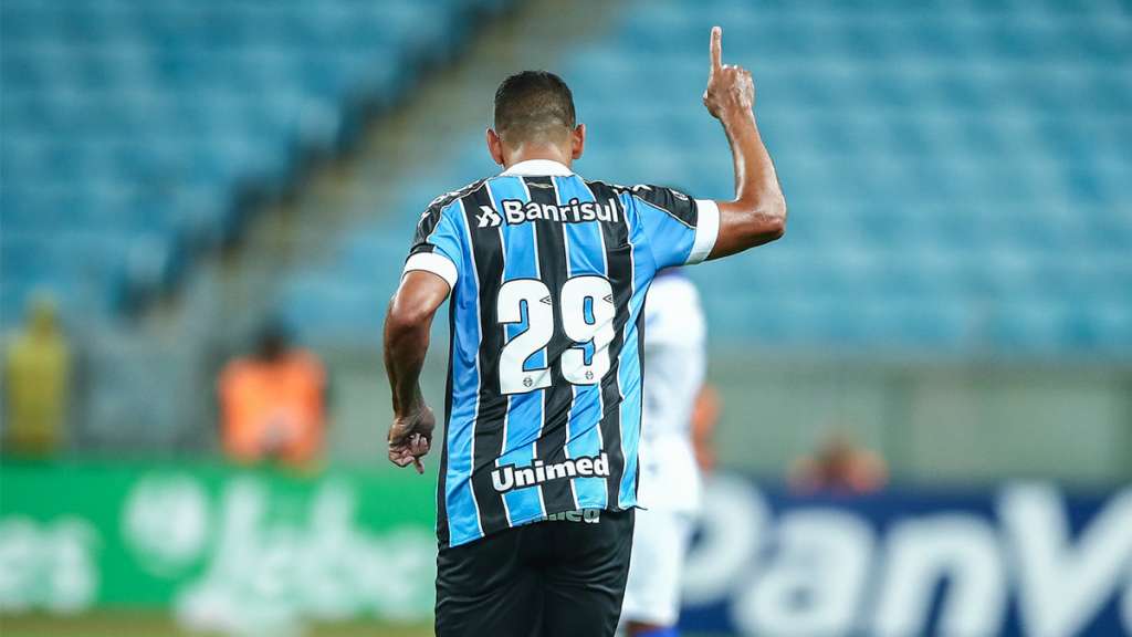 Diego Souza com a camisa do Grêmio