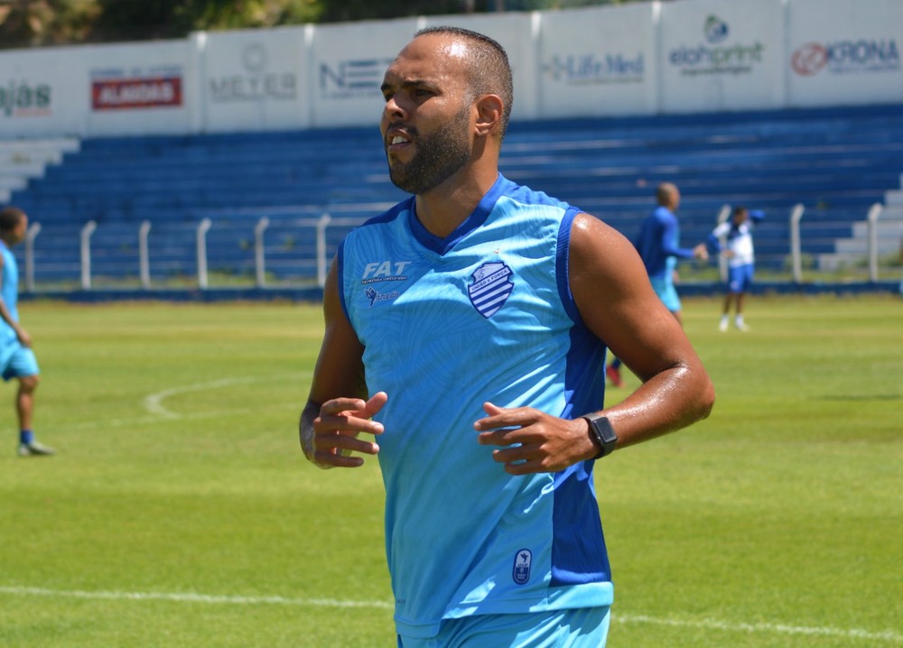 Ex-Vasco e Palmeiras abre mão do salário e quer renovar com time da Série B