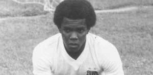 Cláudio Adão ia às redes pela última vez com a camisa do Santos há 44 anos