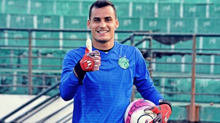 Goleiro revela contato para retorno ao Guarani e deixa futuro em aberto