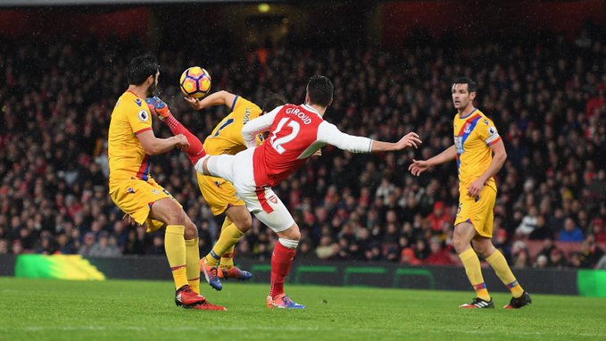 Inglês: Aston Villa decide cortar 25% dos salários dos jogadores e comissão técnica