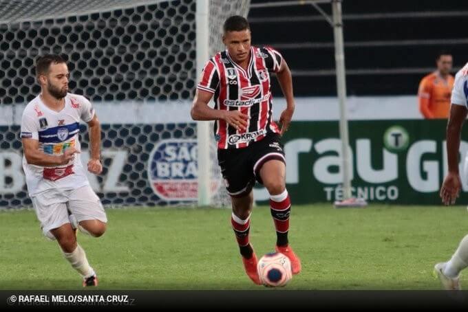 Destaque do Santa Cruz diz ter sido sondado por clubes do Brasileirão