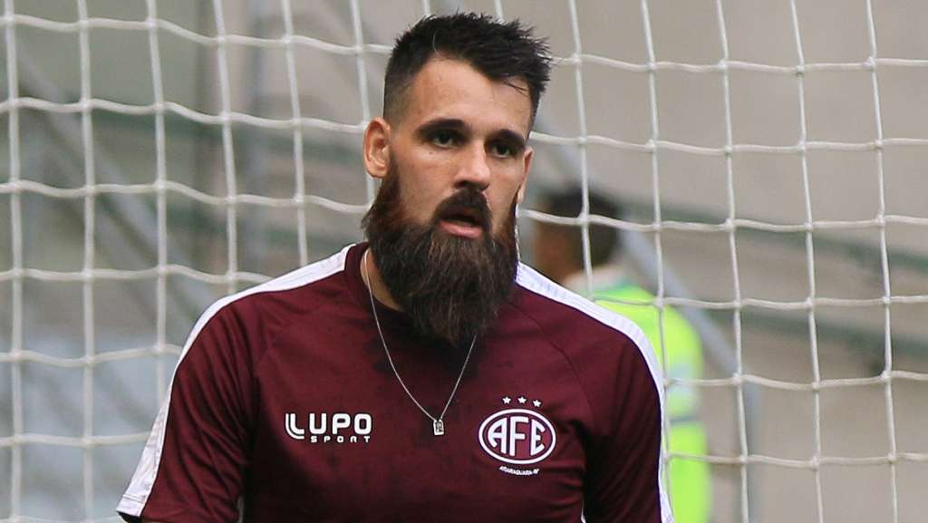 Saulo, da Ferroviária, é líder em defesas difíceis no Paulistão