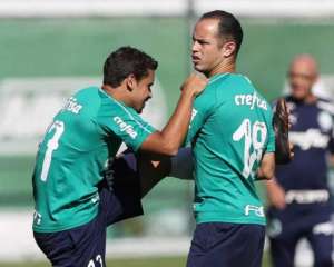 Treinando separado, meia quer sair do Palmeiras: 'Nunca passei por nada parecido'