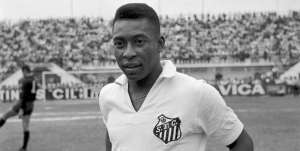 Pelé fazia o seu primeiro gol em jogo oficial pelo Santos há 63 anos