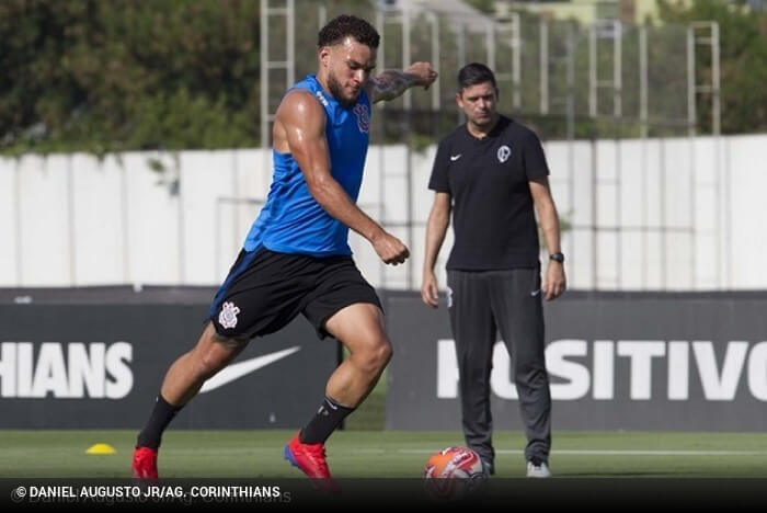Ex-atacante de Ponte e Corinthians doa alimentos para famílias de Pouso Alegre-MG