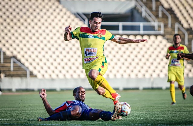 Maranhense: Sampaio Corrêa dispensa meia titular e fica com 14 atletas no elenco