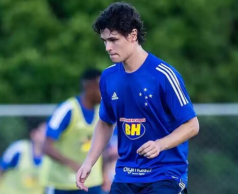 Cruzeiro negocia para reintegrar ex-lateral de Santos e Corinthians