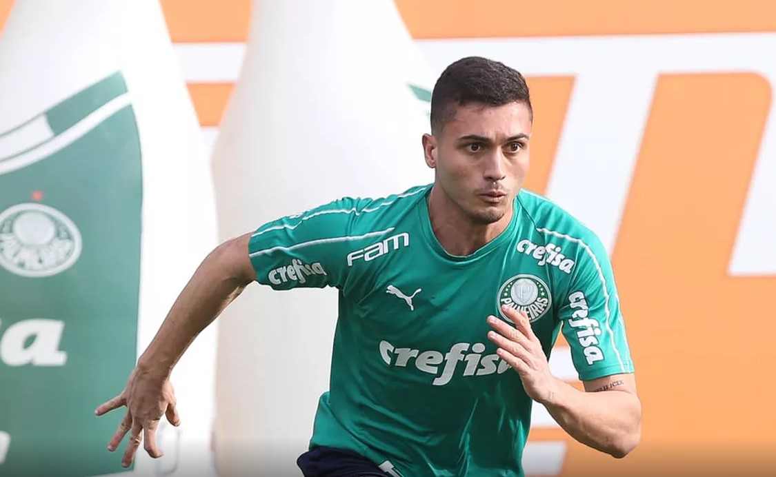 Palmeiras freia interesse da Europa e quer comprar mais 35% de atacante do Vitória