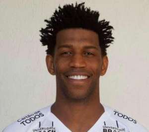 Gil, zagueiro do Corinthians, retorna aos treinos físicos