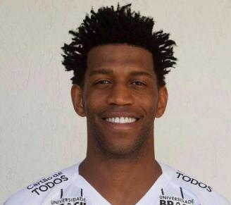 Gil, zagueiro do Corinthians, retorna aos treinos físicos