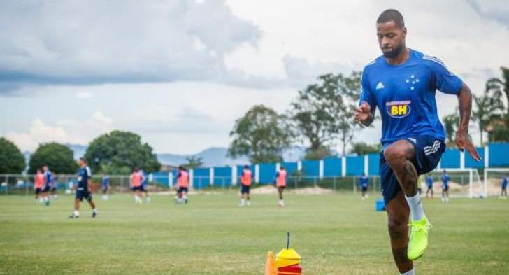 Ex-Vasco, zagueiro do Cruzeiro revela que recebeu proposta do Atlético-MG