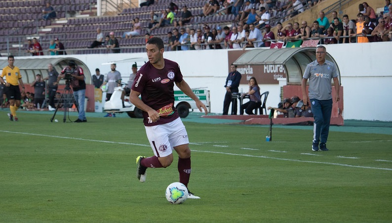 No radar da Ponte, meia da Ferroviária confirma interesse: ‘Entrou em contato’