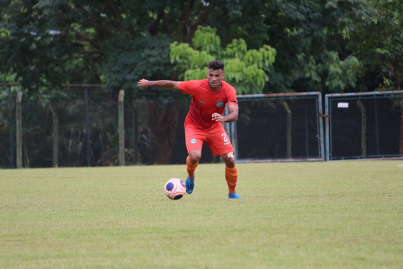 Emprestado até abril, lateral tem futuro incerto no Guarani; entenda impasse