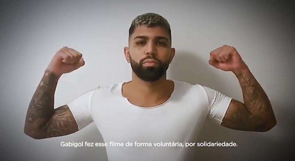 Gabriel, do Fla, participa de vídeo na luta contra coronavírus em cidade natal