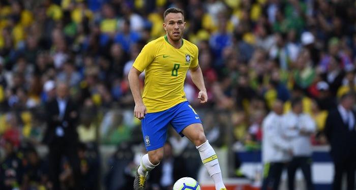 Volante ex-Grêmio pode trocar o Barcelona pela Juventus