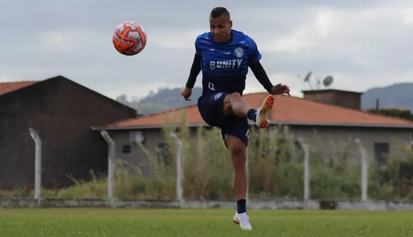 Para a Série C, Brusque deve repatriar ex-meia de Chapecoense e Figueirense