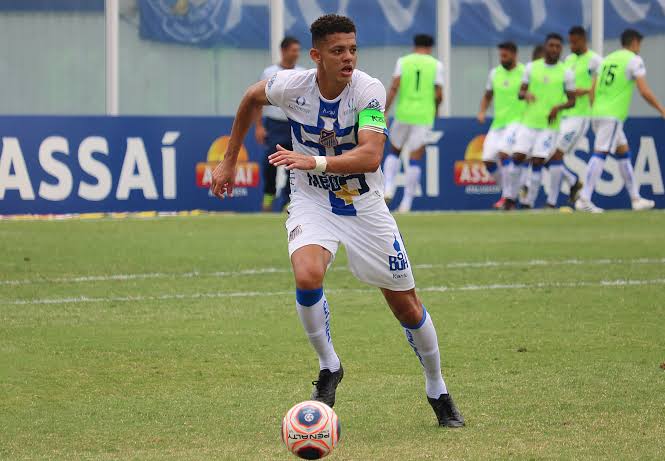 De olho no reinício do Paulistão, zagueiro do Água Santa mantém forma física