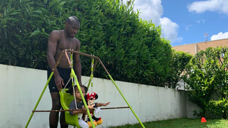 À espera dos treinos em Portugal, ex-Fluminense detalha rotina na quarentena