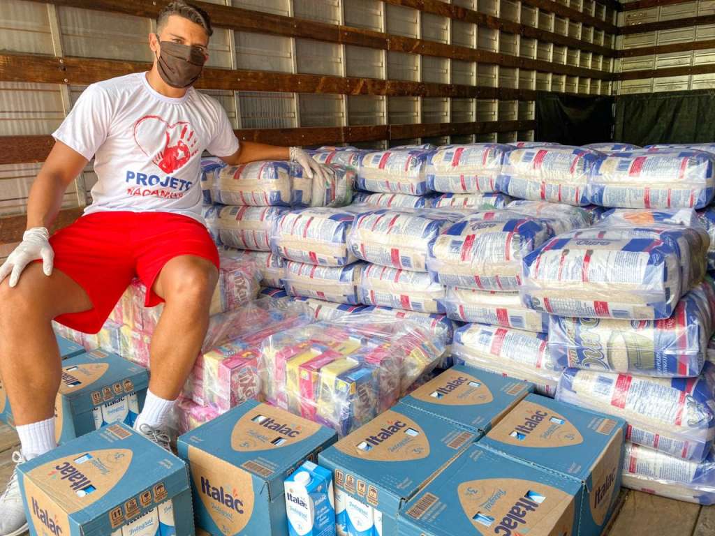 Jean, volante do Cruzeiro, fez doações em Campo Grande-MS