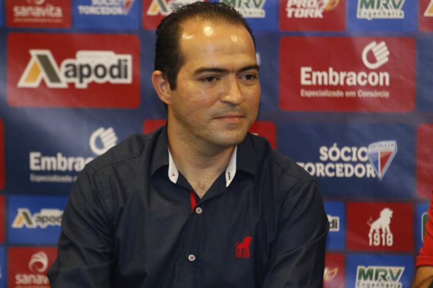 Presidente do Fortaleza evita falar em reforços durante pandemia: “Não cabe”