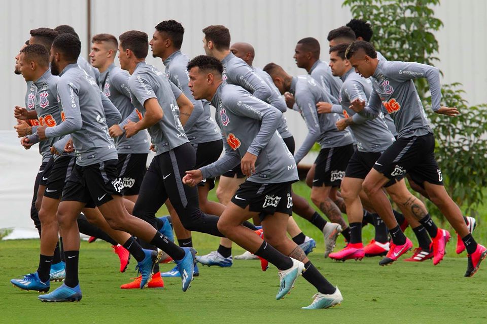 Corinthians anuncia redução em 25% nos salários dos jogadores