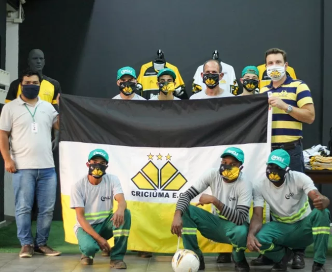 Catarinense: Em campanha solidária, Criciúma doa 300 máscaras personalizadas para garis