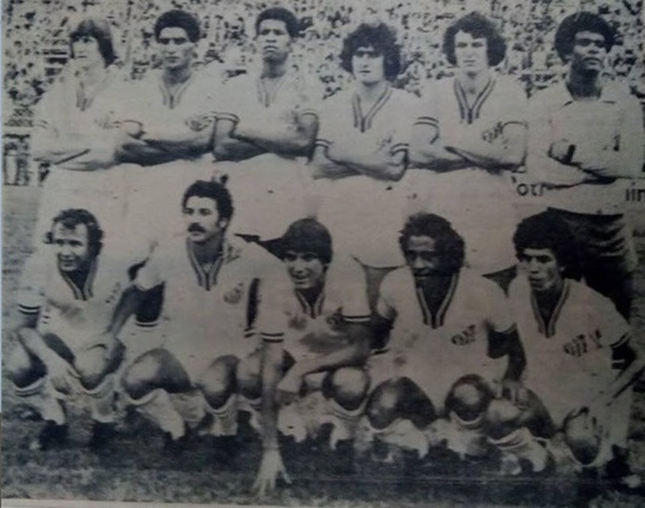 Fernando, terceiro em pé, no Uberlândia em 1979
