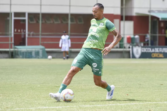 Ele fica! Time mineiro acerta permanência da zagueiro para a Série B
