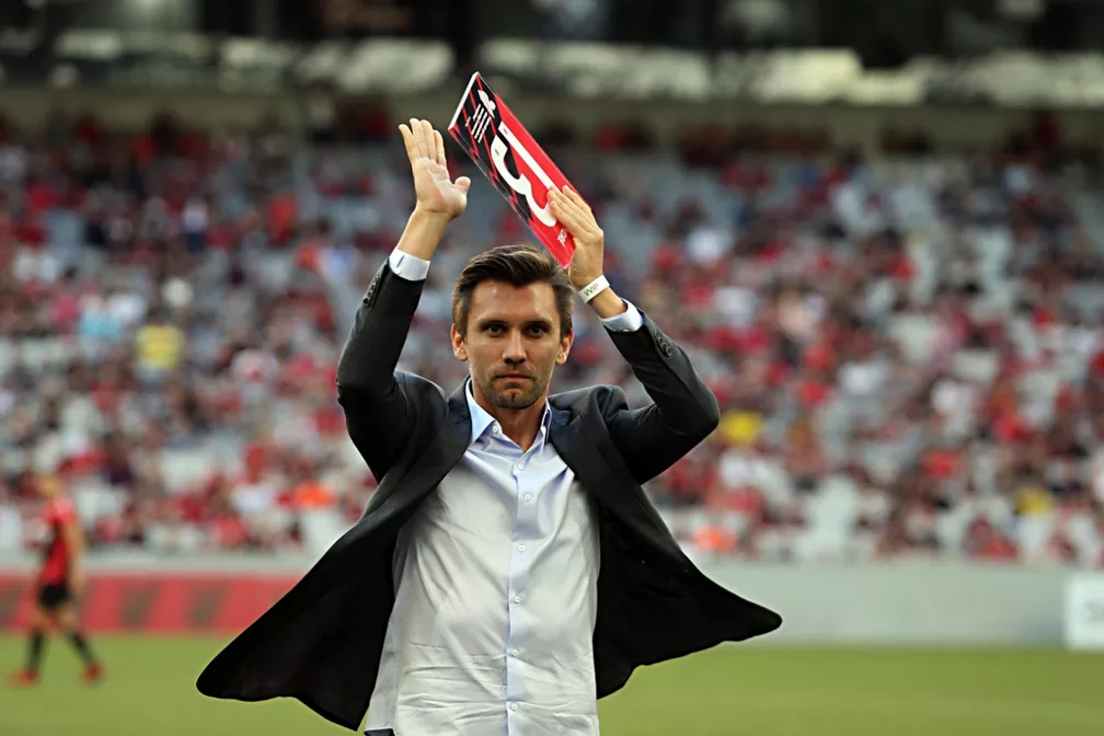 Após briga judicial, campeão do mundo com o Corinthians faz acordo e retira ação