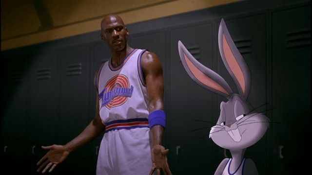 Michael Jordan e Pernalonga no primeiro Space Jam, de 1996