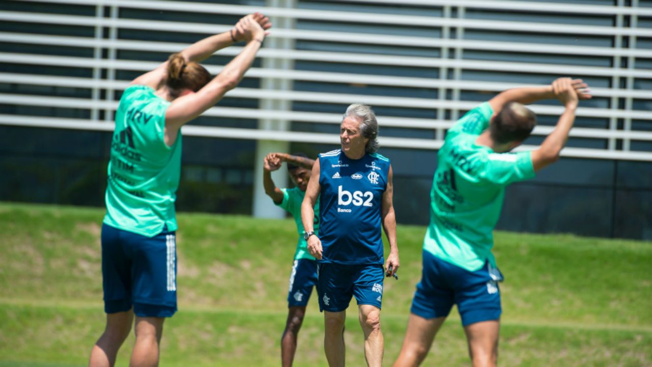 Elenco do Flamengo e Jorge Jesus são submetidos a exames da covid-19