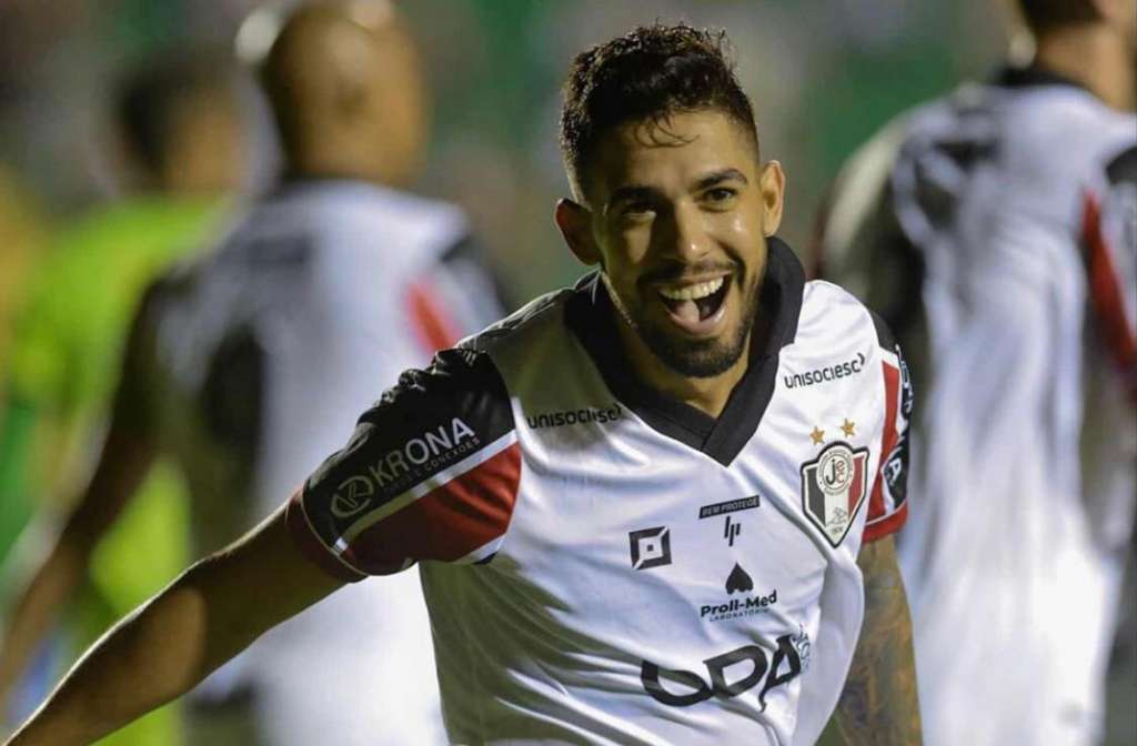 Lucas é a grata surpresa do Joinville nesta temporada