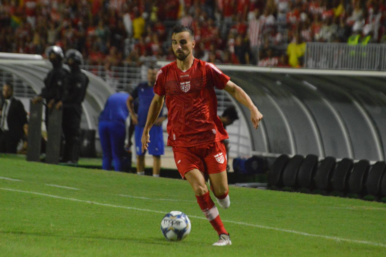 Após cirurgia, ex-meia do CRB inicia fisioterapia no CT do Santos